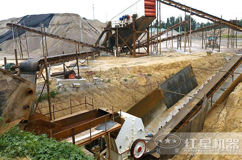 重錘式破碎機(jī)現(xiàn)場